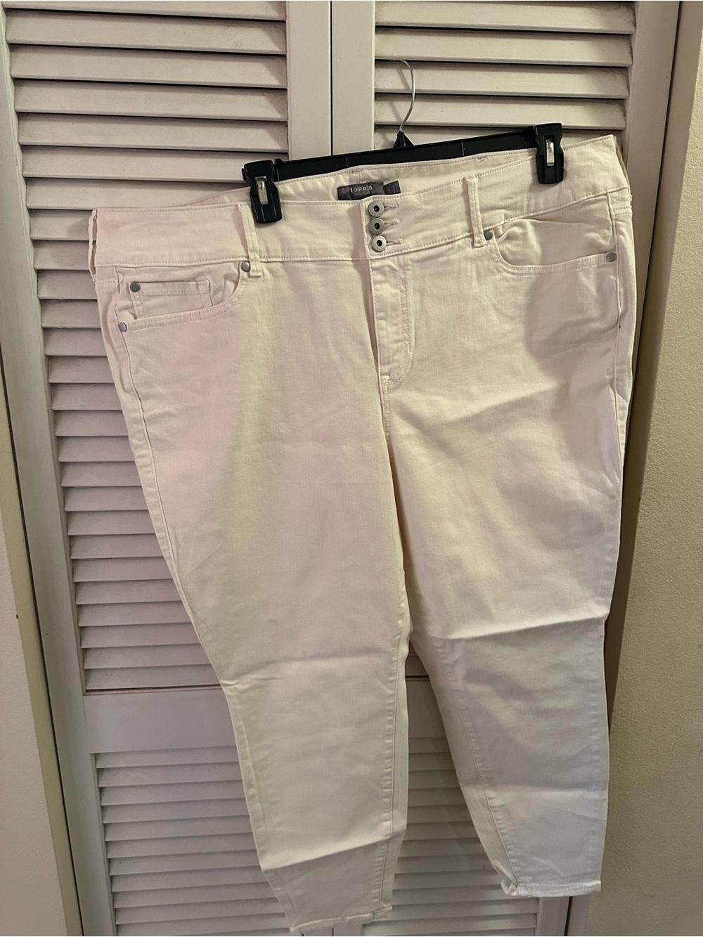 torrid Cream High-Rise Triple Button Jeggings